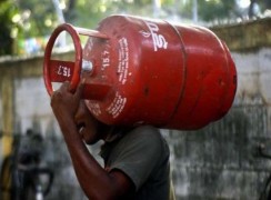 एलपीजी उपभोक्ताओं को बड़ी सौगात: सिलेंडर के दाम में फिर हुई कटौती, 157 रुपये हुआ सस्ता, देखें नए रेट