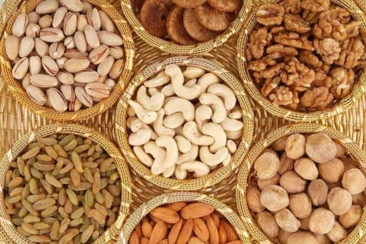 Why Nutritionists Go Ga Ga Over Nuts : Outlook Hindi