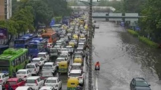 दिल्लीवालों को पानी से बाहर आना होगा