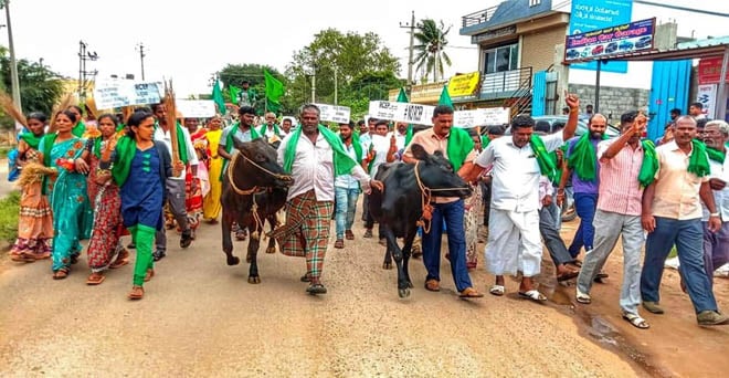  देश भर के किसान रीजनल कंप्रेहेंसिव इकनॉमिक पार्टनरशिप (आरसीईपी) समझौते के खिलाफ, कर्नाटक में विरोध प्रदर्शन 