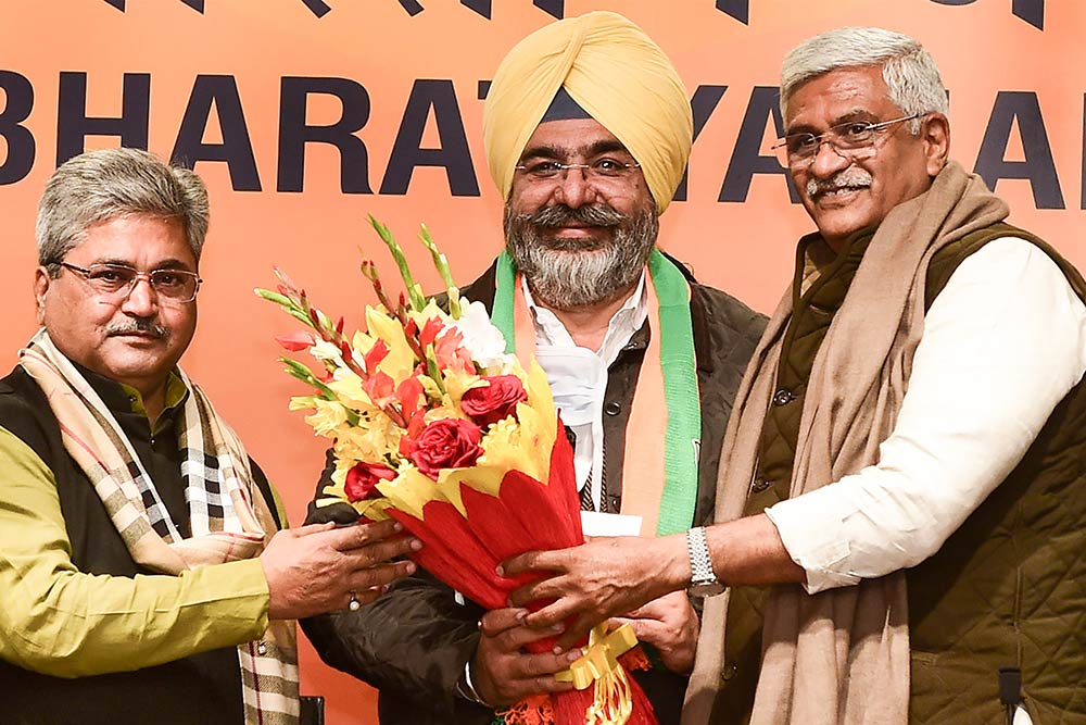 नई दिल्ली में अकाली दल के नेता जगदीप सिंह नकई के भाजपा में शामिल होने पर केंद्रीय मंत्री गजेंद्र सिंह शेखावत ने किया स्वागत
