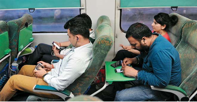 सुस्त इंटरनेट या डाटा में डकैती