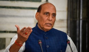 बजट प्रस्तावों से भारत को पांच हजार अरब डॉलर की अर्थव्यवस्था बनने में मदद मिलेगी: राजनाथ सिंह