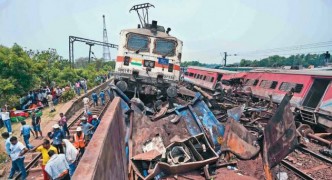 प्रथम दृष्टि: सबक के सवाल