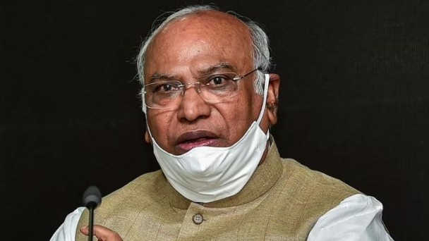 आजादी की लड़ाई में योगदान न देने वाले लोग असली ‘देश विरोधी’, राहुल सच्चे देशभक्त: मल्लिकार्जुन खड़गे