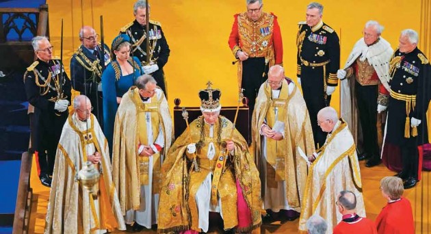 ब्रिटेन: शाही विरासत के ताज की मुश्किलें