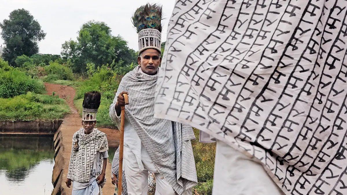 छत्तीसगढ़ का रामनामी समाज, जो जातिवाद को खत्म करने के लिए चेहरे और पलकों पर गुदवाते है राम का टैटू