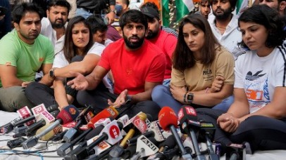 प्रदर्शनकारी पहलवानों से अनुराग ठाकुर की अपील, 