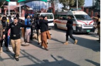 पाकिस्तान के पेशावर में आत्मघाती बम धमाके में 25 लोगों की मौत, 120 घायल