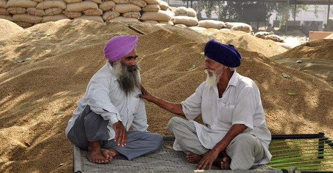 आर्थिक सहयोग संगठन और Indian Council for Research on International Economic Relations (OECD-ICRIER) की एक रिपोर्ट के अनुसार साल 2000 से 2017 तक किसानों के उत्पादों को सही मूल्य न मिल पाने से उन्हें 45 लाख करोड़ का नुकसान हुआ।