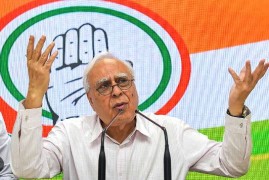 ‘बेपरवाह सरकार’ को मणिपुर के मुख्यमंत्री को तुरंत हटाना चाहिए: कपिल सिब्बल