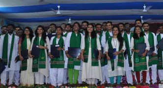 प्रथम दृष्टि: लिबास पर बंदिश क्यों