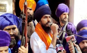 पंजाब: अमृतपाल सिंह अब भी फरार, चाचा और ड्राइवर ने किया सरेंडर, अब तक 112 समर्थक गिरफ्तार
