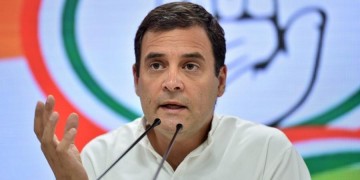 अडाणी मुद्दे को लेकर राहुल गांधी का हमला, कहा- प्रधानमंत्री जी, आख़िर इतना डर क्यों?