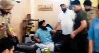 विमर्श: संवैधानिक लोकतंत्र है या...