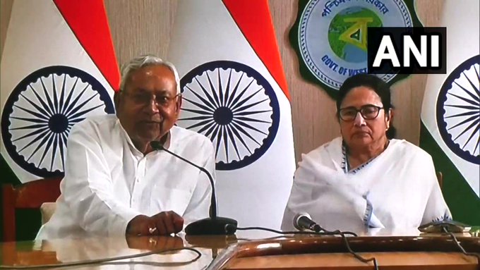 ममता, अखिलेश से मिले नीतीश, विपक्षी दलों के गठबंधन को एक साथ लाकर जेपी की 'सम्पूर्ण क्रांति' को फिर से जगाने का प्रयास