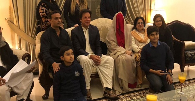 Imran Khan Gets Married For A Third Time Marries Faith Healer Bushra Maneka In Pakistanpakistan Outlook Hindi