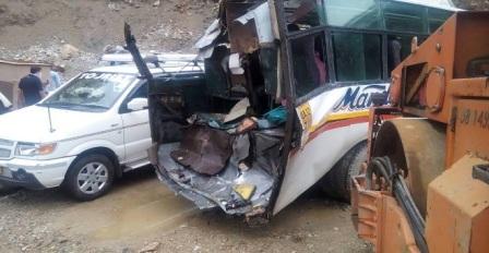 नैनीताल: बस पर बोल्डर गिरने से 5 की मौत, 11 घायल