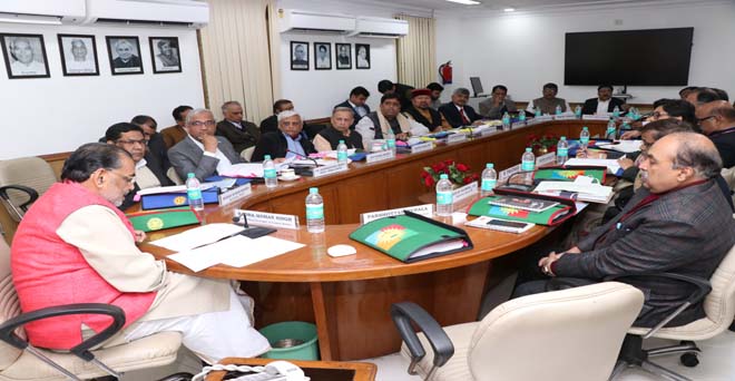 केन्द्रीय कृषि मंत्री श्री राधामोहन सिंह नई दिल्ली में राष्ट्रीय सहकारी प्रशिक्षण परिषद (एनसीसीटी) की दूसरी बैठक में अधिकारियों संग