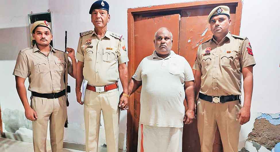 दिखावे की गिरफ्तारीः पुलिस कस्टडी में बिट्टू बजरंगी 