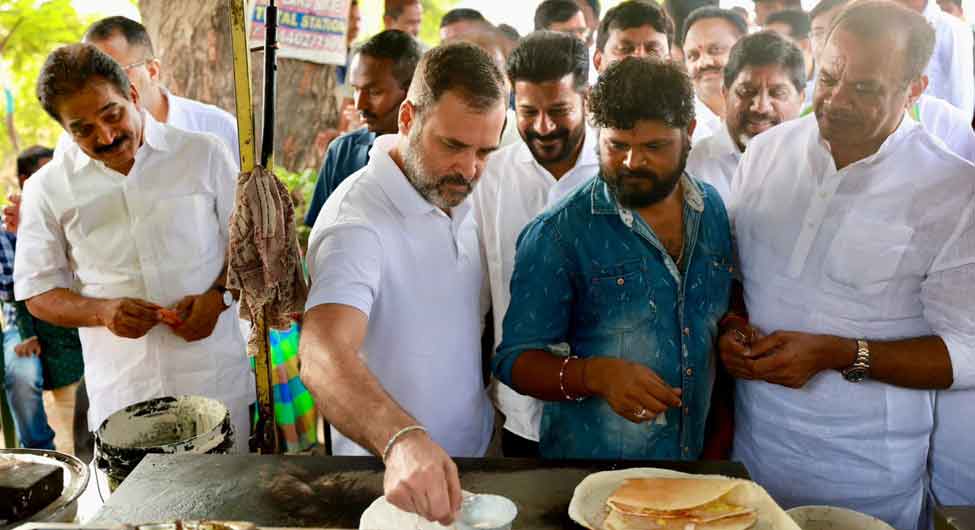 सड़क का स्वादः कांग्रेस नेता राहुल गांधी जगतियाल में