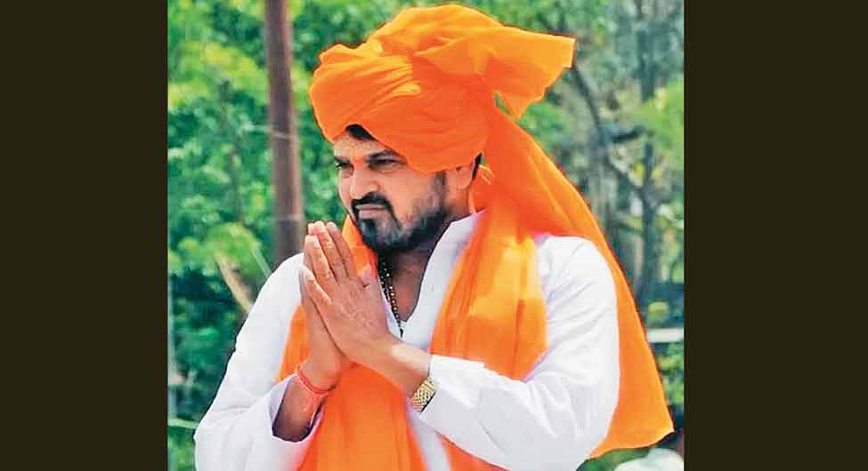 खेल अजूबा: ‘‘भ्रष्ट और चरित्रहीनों के खिलाफ लड़ाई’’